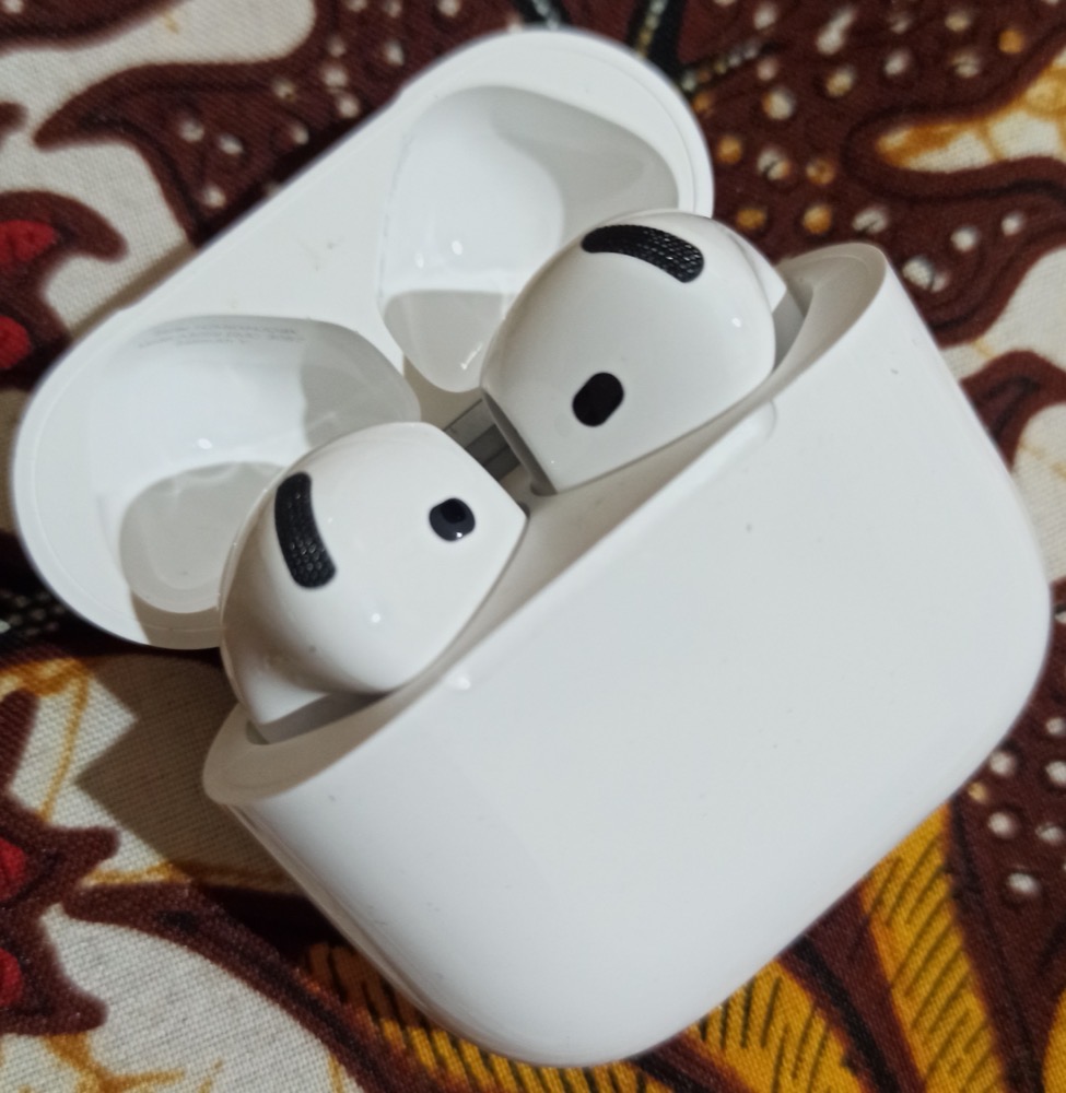 AirPods 4